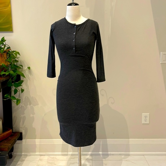 Dresses & Skirts - T-shirt style midi dress